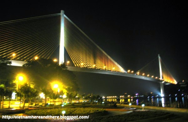 bai-chay-bridge-on-halong-bay