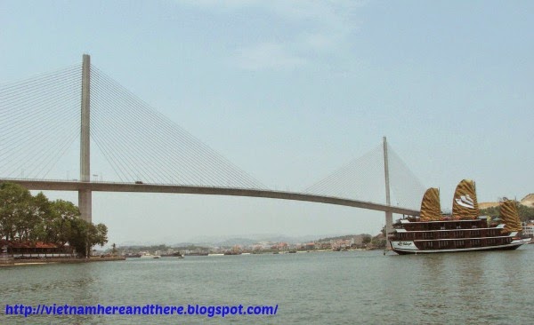 bai-chay-bridge-on-halong-bay