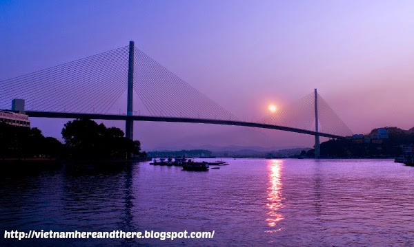 bai-chay-bridge-on-halong-bay