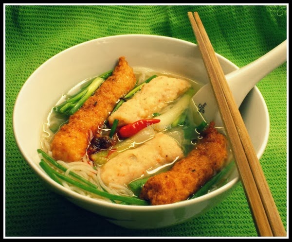 A Bun Suong bowl ordered bite-sized & attractively displayed