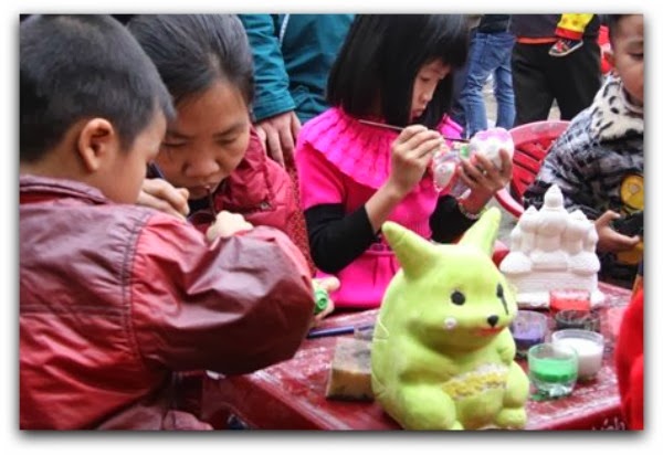 Children concentrate on colouring their favorite animal