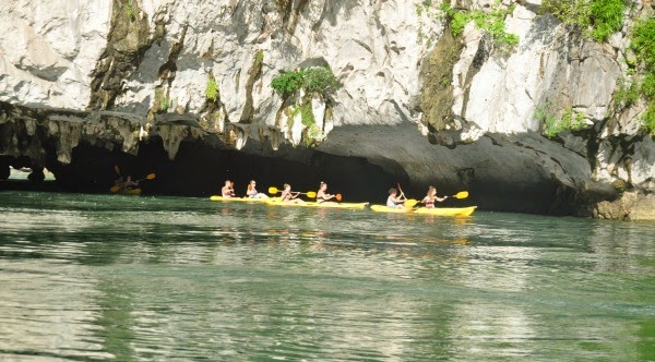 gray-line-halong-cruise