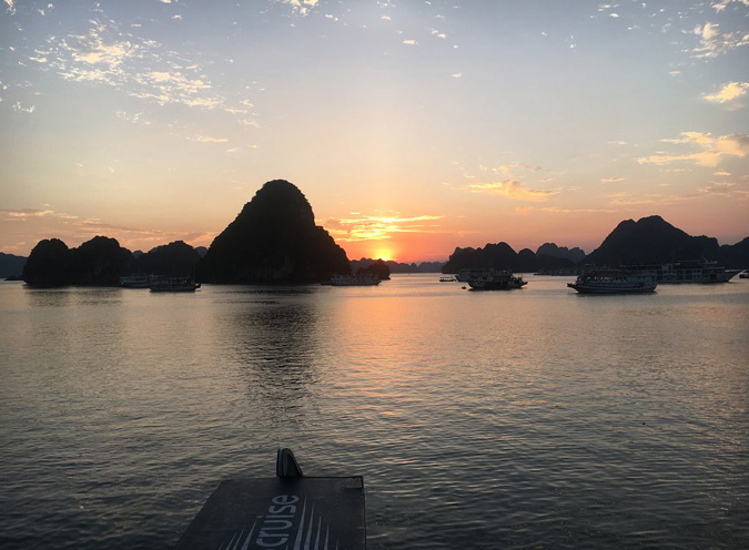 gray-line-halong-at-dusk