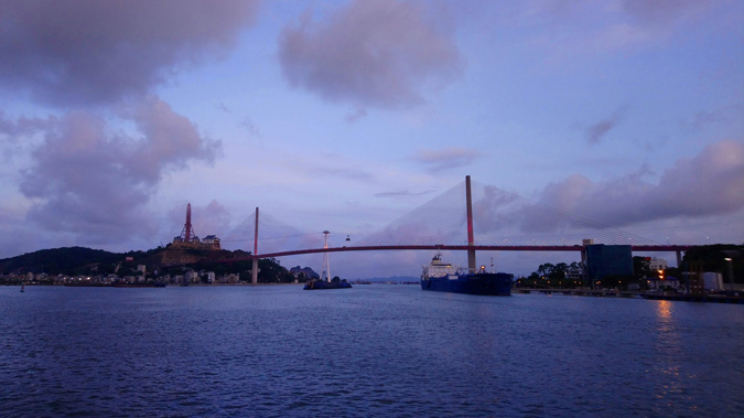 Bai-chay-bridge-night-fall