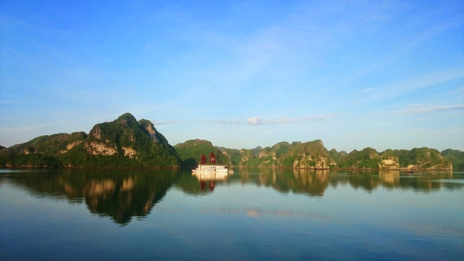 halong-bay-vietnam