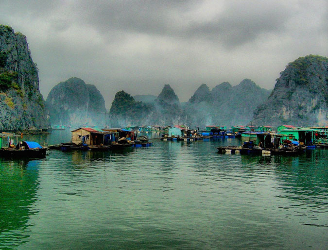 halong-bay-vietnam