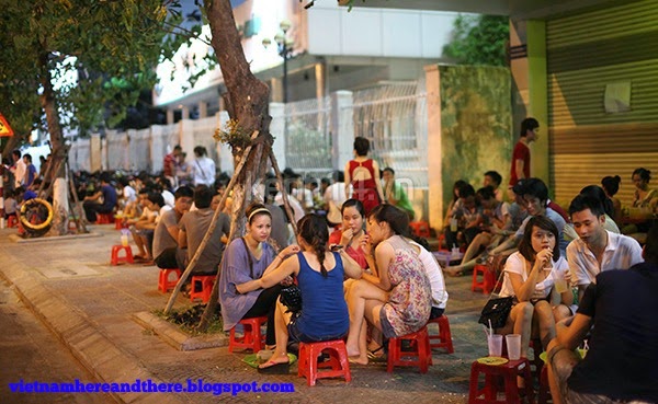 Drinking-tea-on-pavement