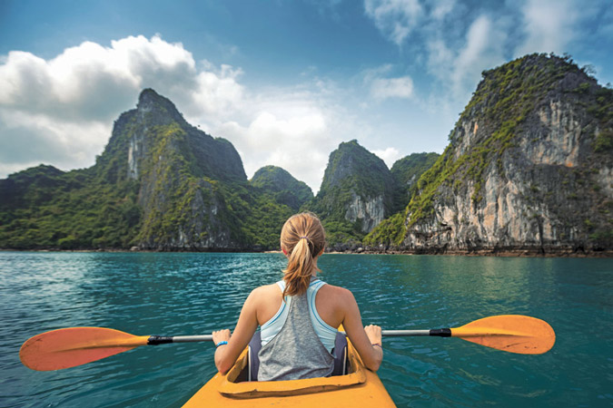 Kayaking-in-halong-bay