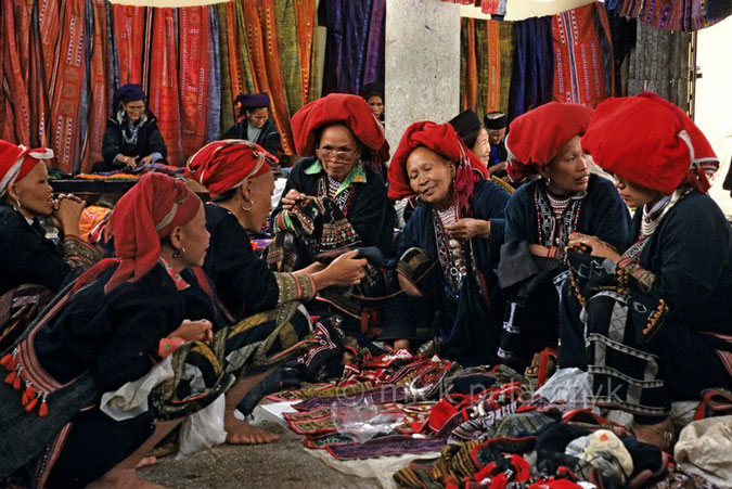 local-market-sapa-town