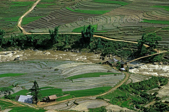 Muong-Hoa-River-sapa-town