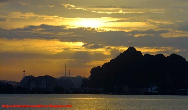 poem-mountain-of-halong-bay