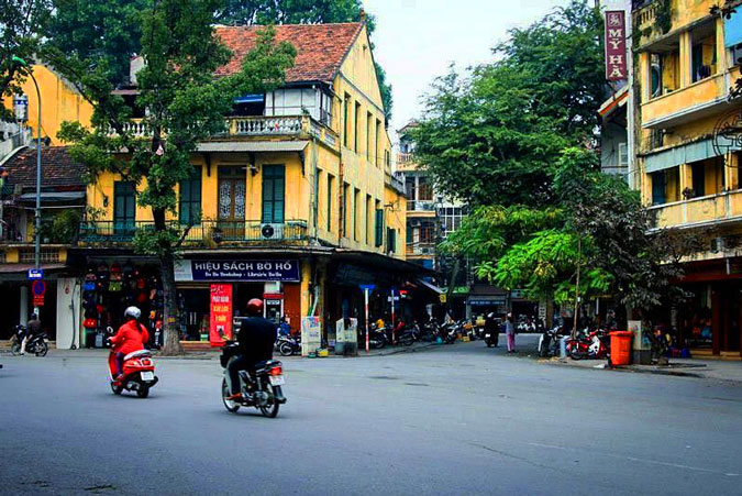 Ho Hoan Kiem street