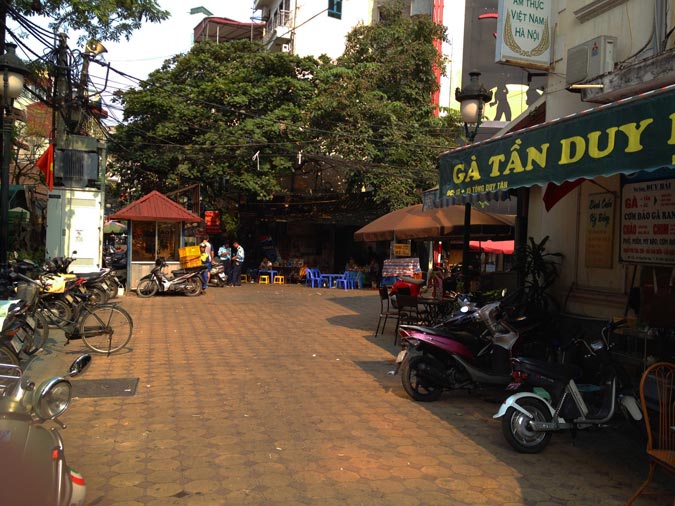 Food-Streets-in-hanoi