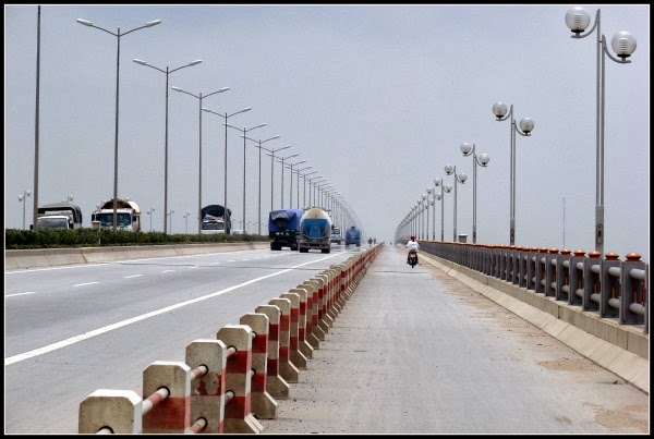 Thanh Trì Bridge