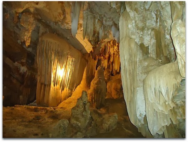 vai troi cave